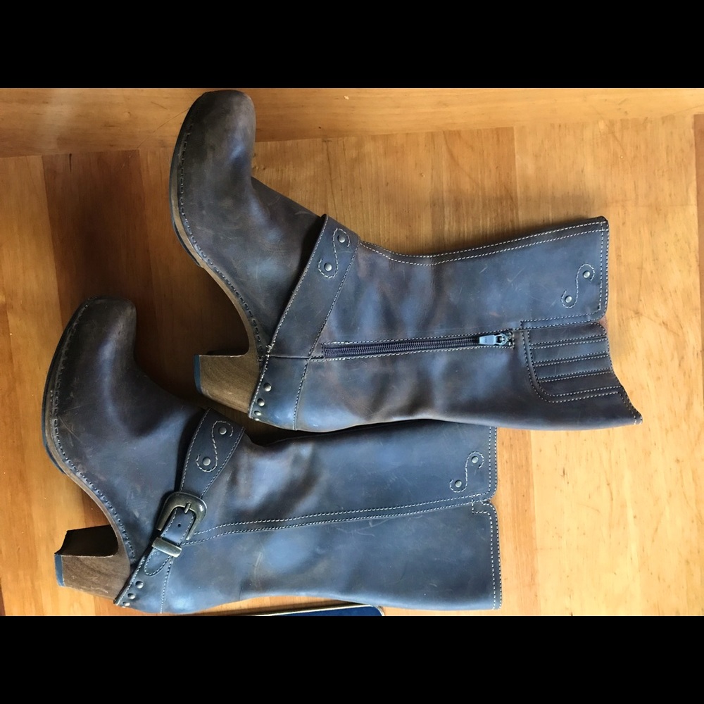 Dansko heeled brown boots. Very lightly worn.